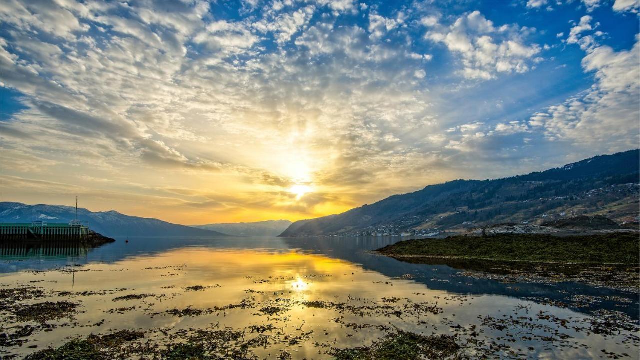 Sognefjord Hotel Hermansverk Bagian luar foto