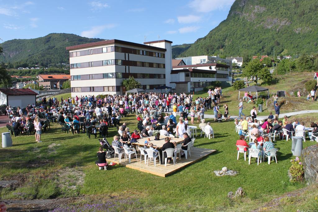 Sognefjord Hotel Hermansverk Bagian luar foto
