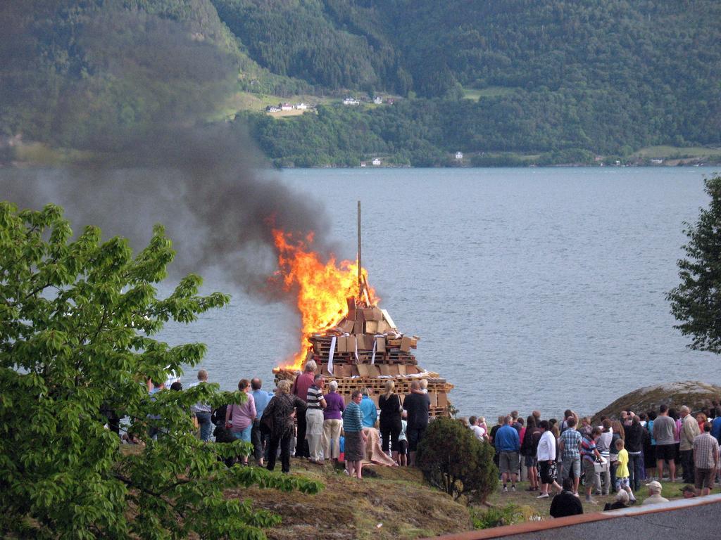 Sognefjord Hotel Hermansverk Bagian luar foto